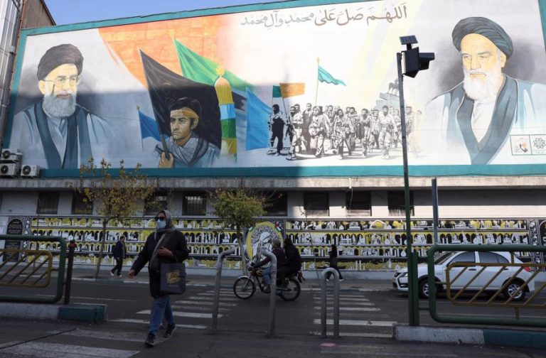 Mais de 400 personalidades femininas pedem ao Irão que suspenda execução de ativista