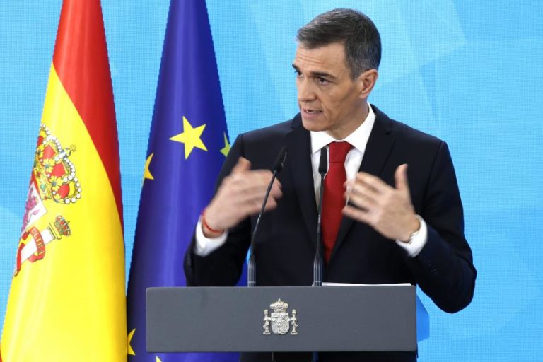 Sánchez diz que vai continuar com legislatura apesar de contexto difícil