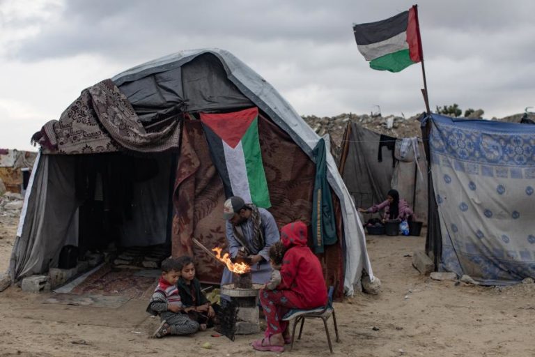 Palestinianos “morrem de frio” em Gaza por falta de ajuda – ONU