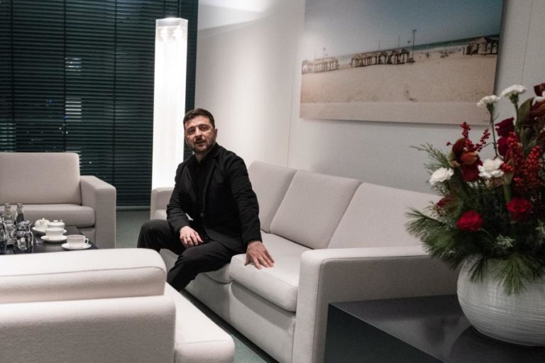 Zelensky reiterou posições de soberania de Kiev sobre o Donbas