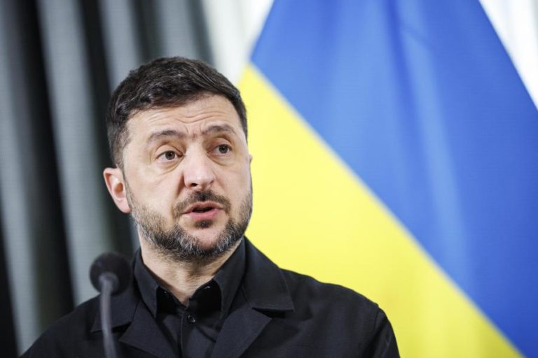 Zelensky avisa que a Rússia se prepara para mais um ano de guerra