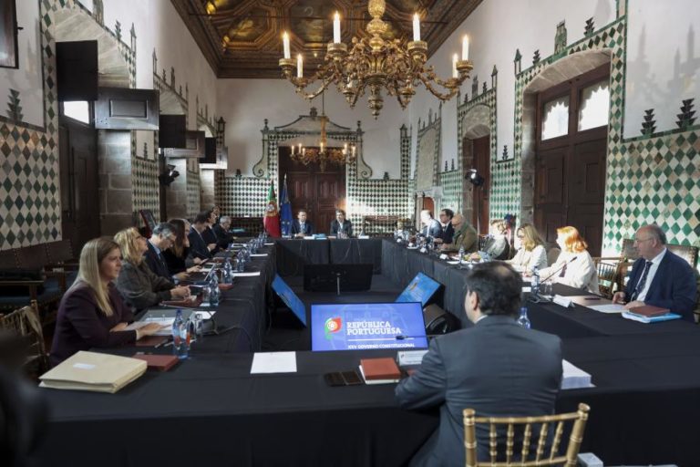 Governo aprova subida do salário mínimo para 920 euros em 2026