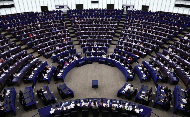 Parlamento Europeu aprova fim progressivo das importações de gás russo