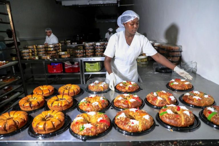 Bolo-rei já simboliza Natal em Angola com toque especial de ser feito por angolanos