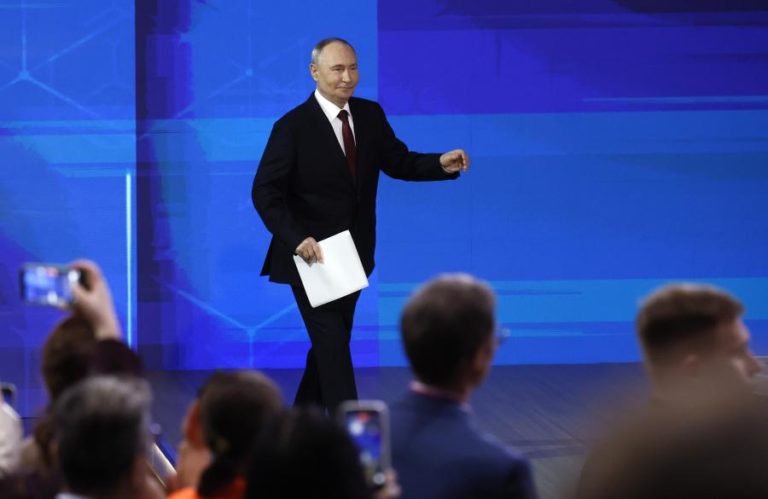 Putin satisfeito com estabilidade da economia russa apesar das sanções