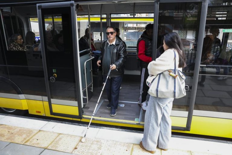 ‘Metrobus’ de Coimbra é inclusivo e seguro para pessoas cegas e com baixa visão