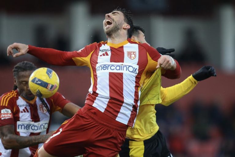 AVS chega aos 2-0 com Nacional mas cede empate e continua sem vencer