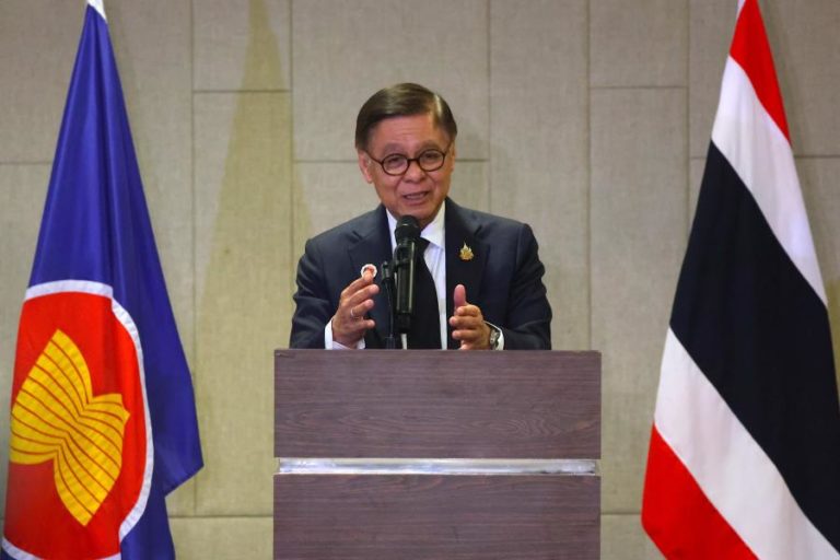 Camboja acusa Tailândia de ataque aéreo depois de acordo para negociar cessar-fogo