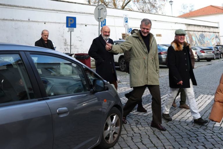 Gouveia e Melo defende uso de “todos os meios” para evitar quebra na saúde nas próximas semanas