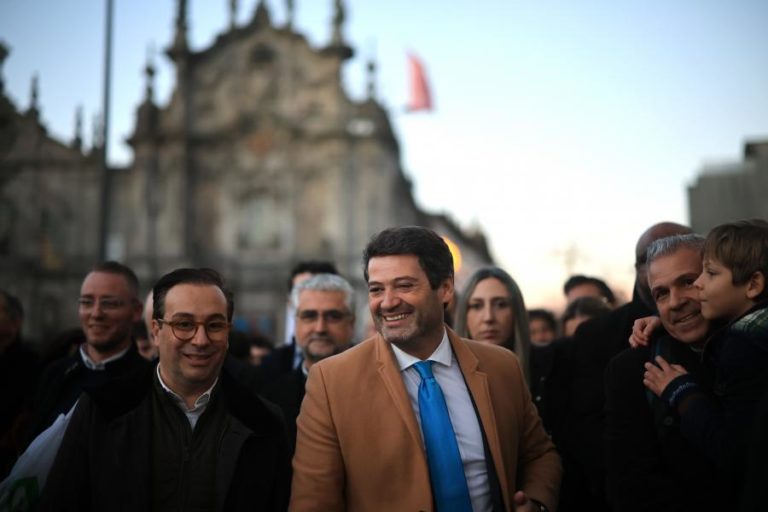 André Ventura vai recorrer da ordem de retirada de cartazes que visam ciganos