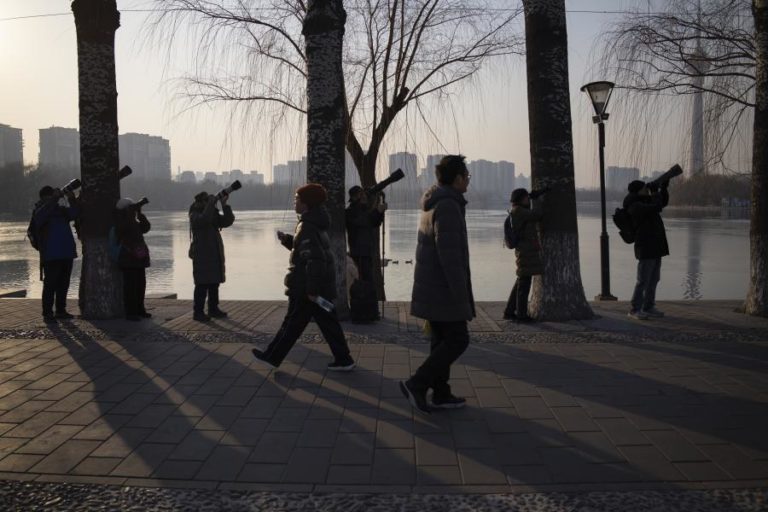 Crise imobiliária deixa consumidores pessimistas apesar do crescimento chinês