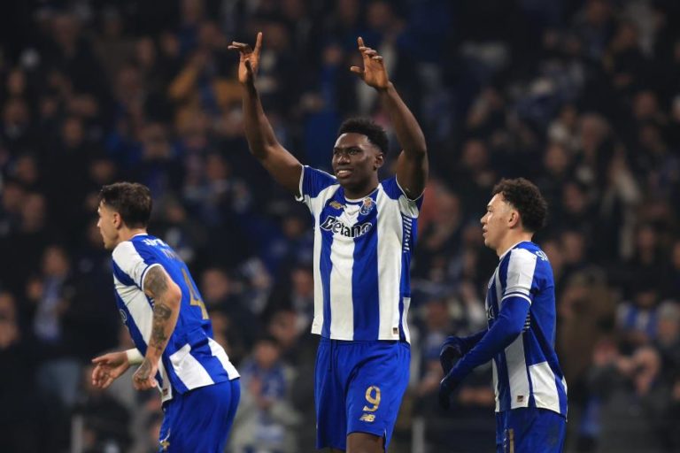 Golos de Samu garantem triunfo do comandante FC Porto sobre AVS
