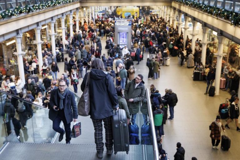 Todos os comboios voltam hoje a cruzar túnel sob o Canal da Mancha – Eurostar