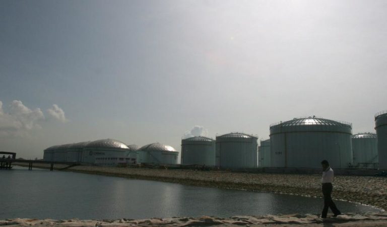 Cotação do Brent para entrega em janeiro sobe 0,44% pãra 62,21 dólares