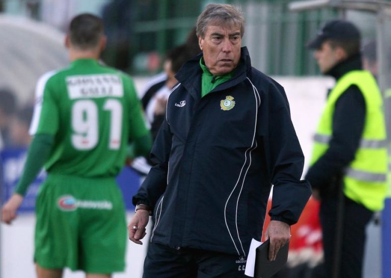 Carlos Cardoso, ex-jogador e treinador do Vitória de Setúbal, morre aos 80 anos