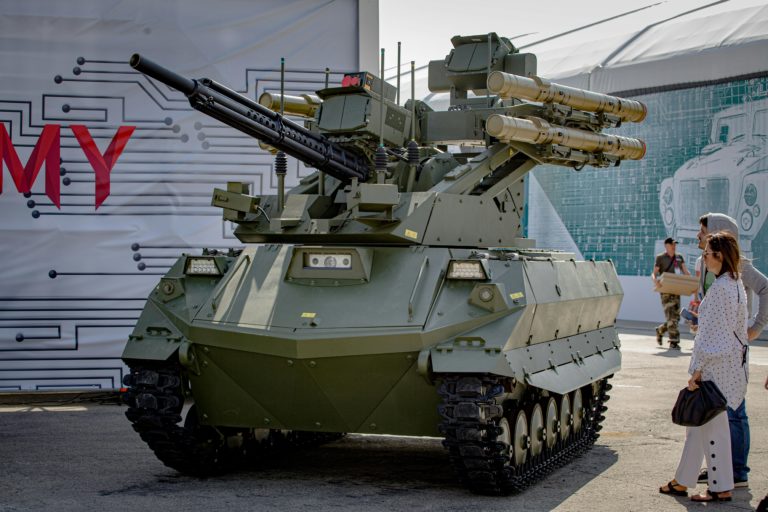 EUA encomendam veículos militares a empresa canadiana