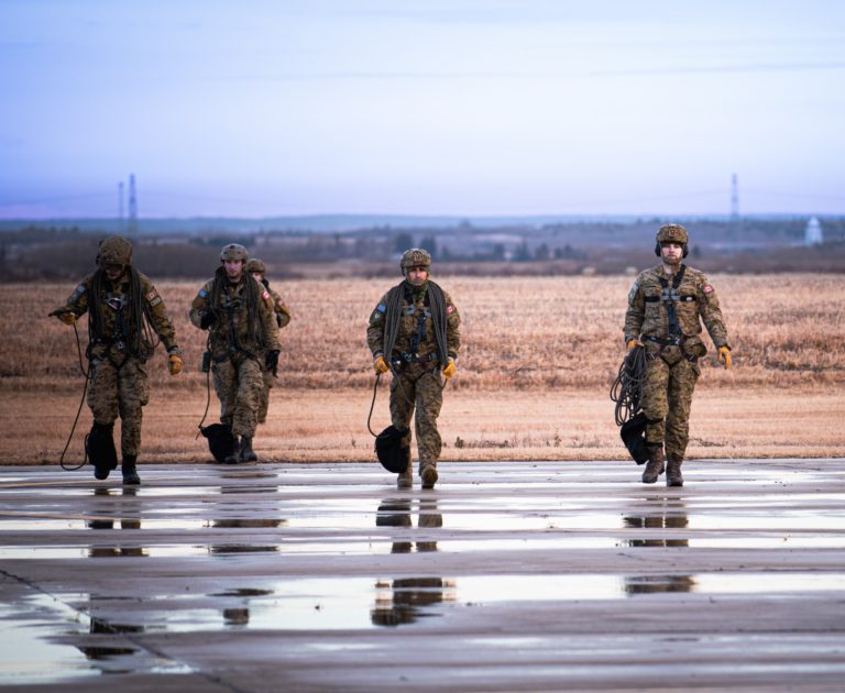 Canadá centraliza serviços militares com criação de novo comando