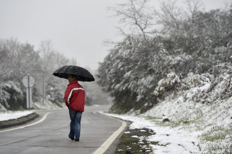 Aviso vermelho por causa da neve em cinco distritos do Norte e Centro