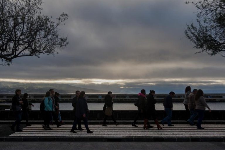Deputados aprovam projeto de resolução para aumento progressivo dos rendimentos