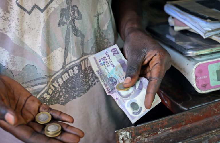Dinheiro em circulação em Moçambique aumentou 6% no espaço de um ano