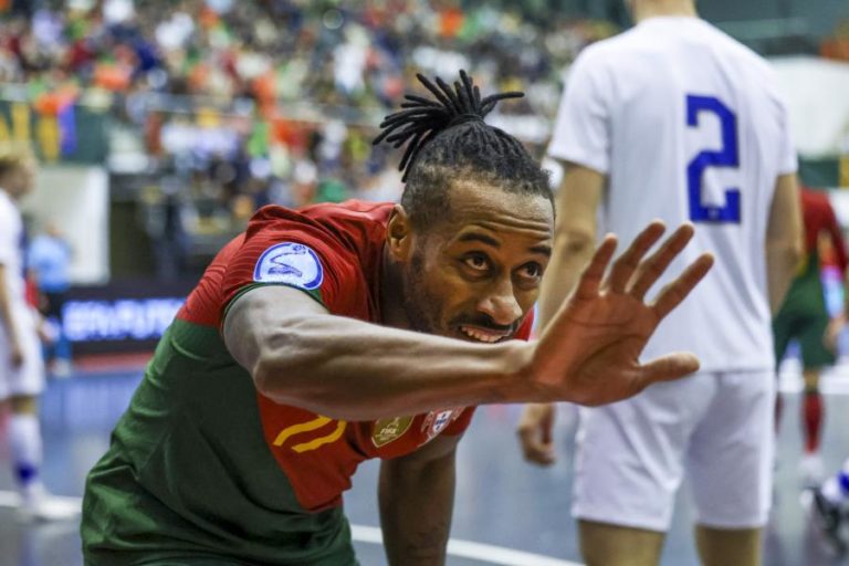 Portugal goleia Hungria e está quase nos ‘quartos’ do Europeu de Futsal