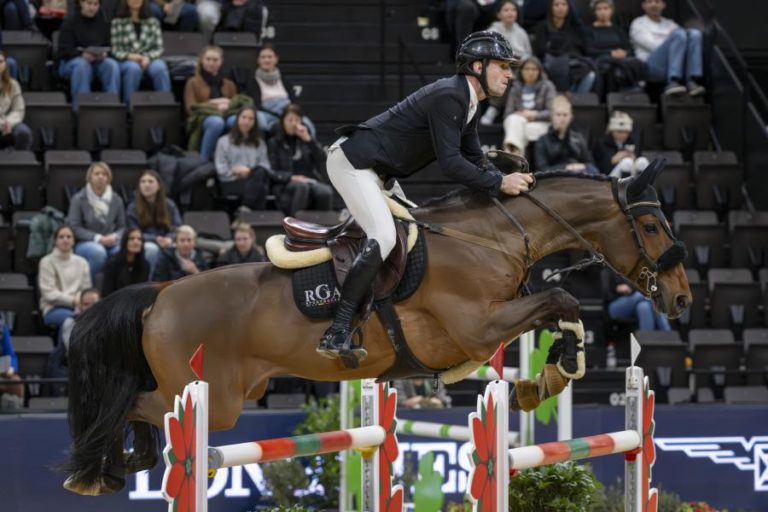 Cavaleiro luso Rodrigo Giesteira de Almeida na segunda posição em prova na Suíça
