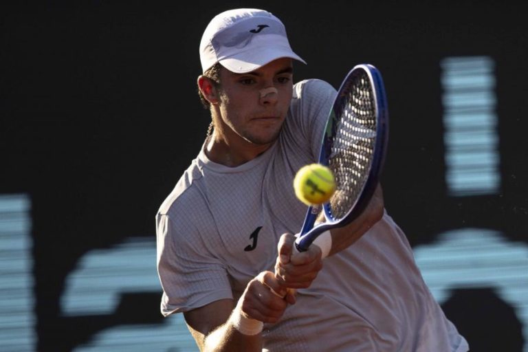 Jaime Faria segue para a segunda ronda do Open da Austrália