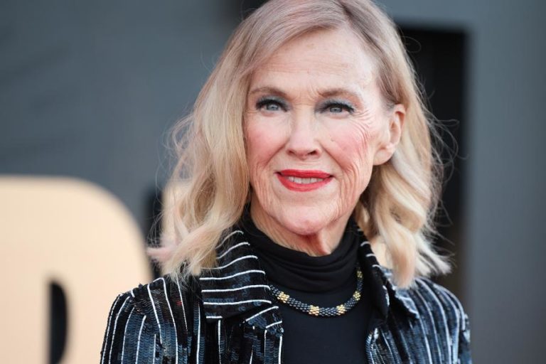 Morreu atriz Catherine O’Hara, celebrizada por filmes como “Sozinho em Casa”