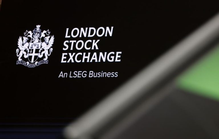 Bolsa de Londres ultrapassa os 10.000 pontos pela primeira vez