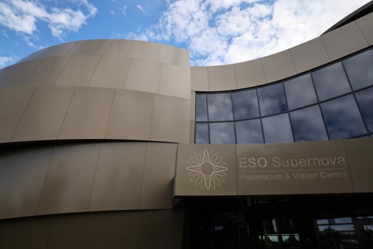 Observação de onda de choque em redor de estrela morta intriga astrónomos