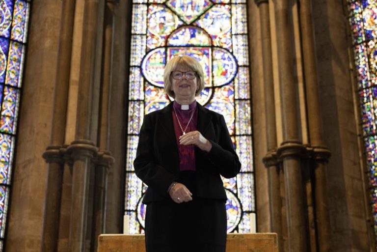 Confirmada como Arcebispa de Canterbury a primeira mulher a liderar Igreja da Inglaterra