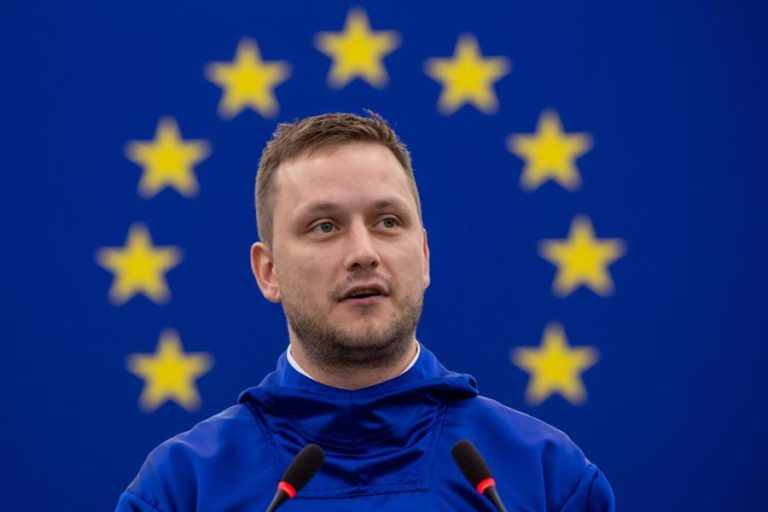 Governo da Gronelândia rejeita “pânico” face a ameaças dos EUA e propõe cooperação