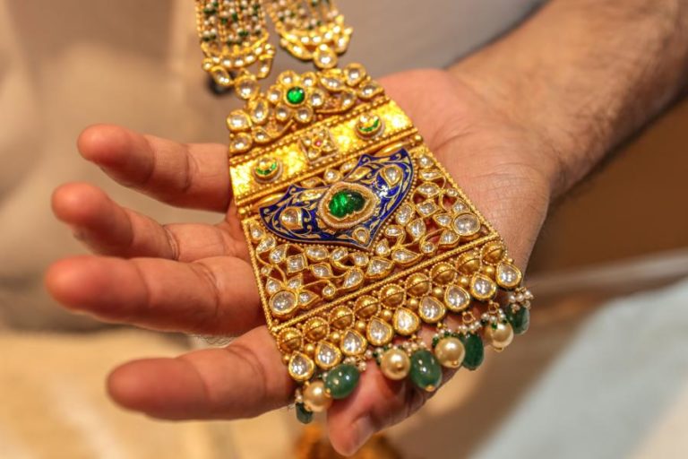 Ouro e prata atingem máximos históricos após ameaça contra banco central dos EUA