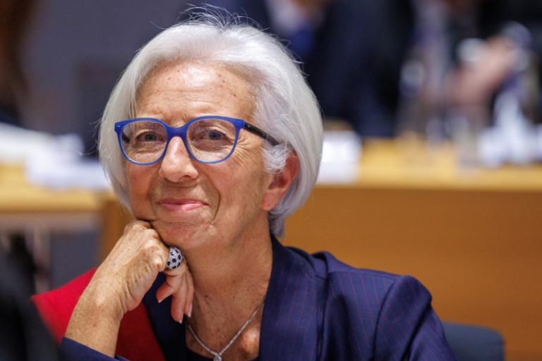 Lagarde ganha cerca de 726 mil euros/ano, mais 55,8% do que o divulgado pelo BCE