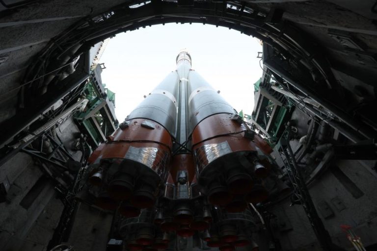 NASA traz quatro astronautas da Estação Espacial Internacional por doença