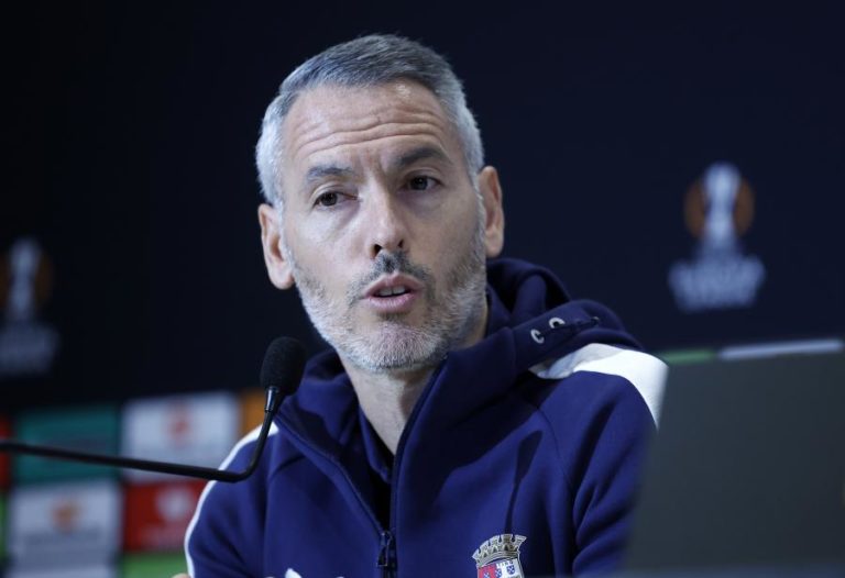 Carlos Vicens quer reação forte em Tondela após “semana horrível” do Braga