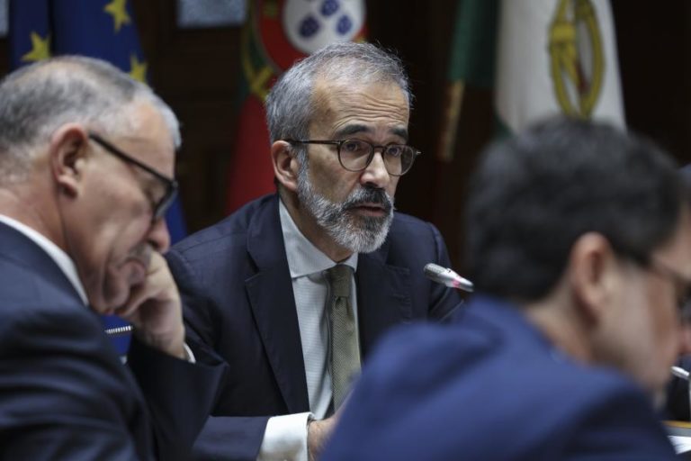 Parlamento vai ouvir MNE sobre voo de Estado com mulher de Sissoco Embaló