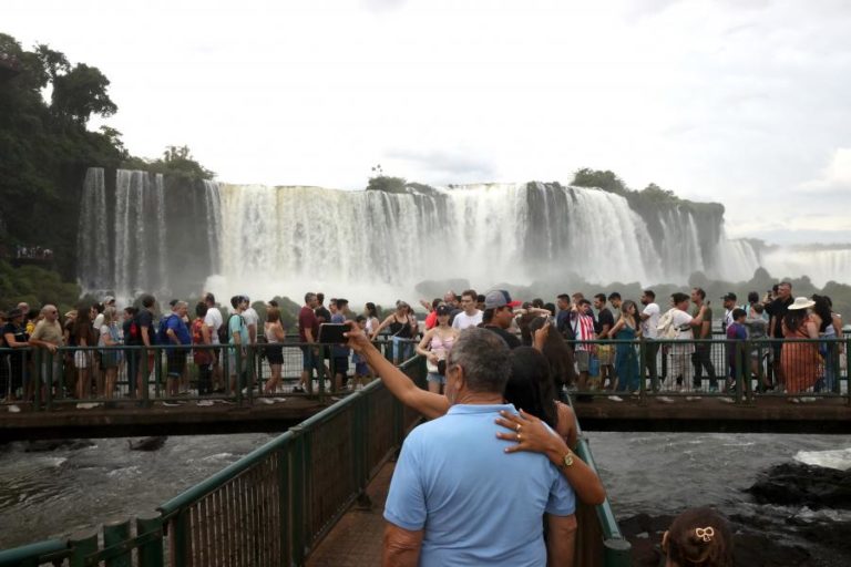 Turistas portugueses no Brasil atingem maior número desde 2007