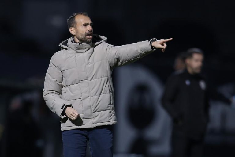 Treinador do Famalicão confiante após paragem e aponta aos pontos nos Açores