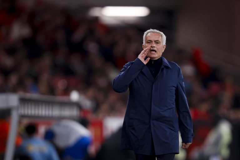 Mourinho assume que Benfica irá “até ao limite” com alguns futebolistas