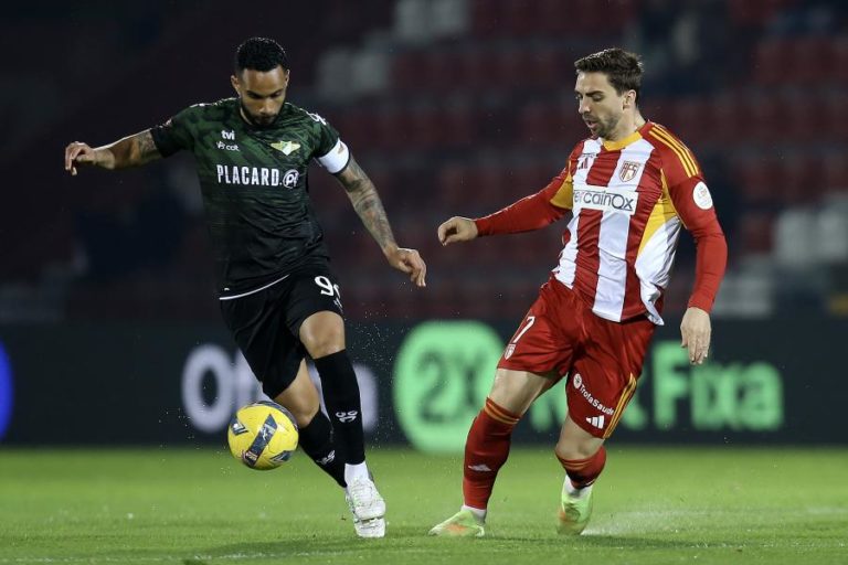 Moreirense vence na Vila das Aves e sobe a sétimo da I Liga