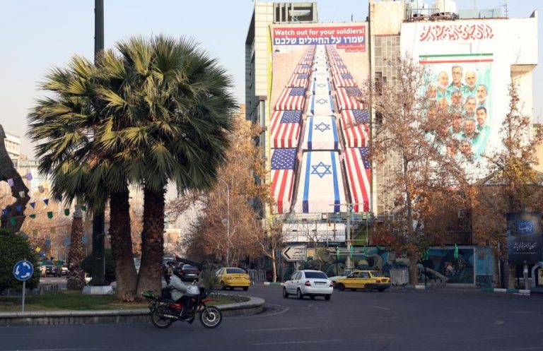 Governo iraniano anuncia apoio mensal a todos os cidadãos em resposta a protestos