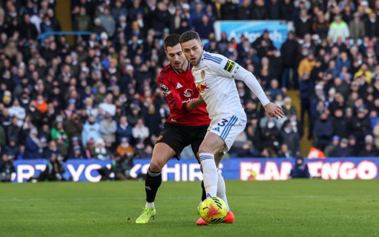 Manchester United empata na visita ao Leeds e volta a ceder pontos