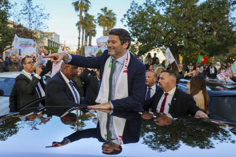 Ventura acusa Montenegro de querer “marioneta” em Belém e de estar com medo