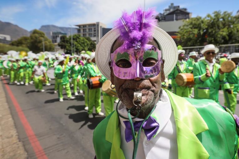Milhares de pessoas participam no carnaval de Ano Novo da Cidade do Cabo