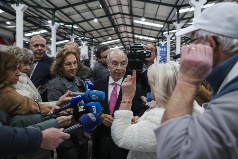 Mendes acusa adversários de quererem “criar dificuldades ao Governo” e instabilidade