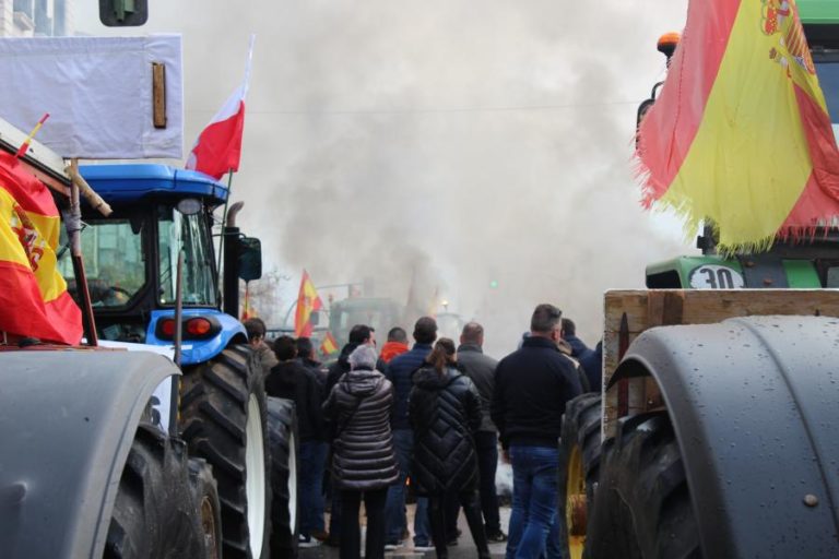 Agricultores irlandeses e espanhóis protestam contra acordo UE-Mercosul