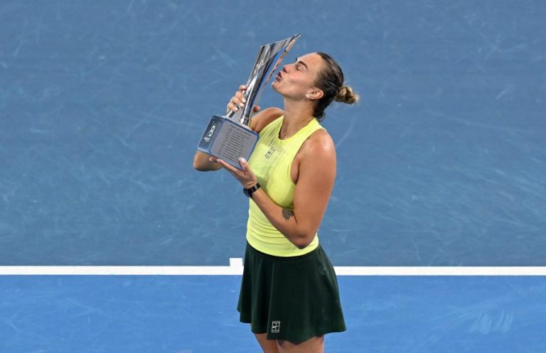 Aryna Sabalenka e Daniil Medvedev conquistam torneio de ténis de Brisbane
