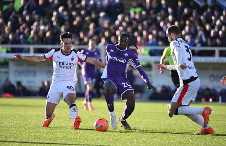 AC Milan volta a empatar e outra vez com golo perto do fim