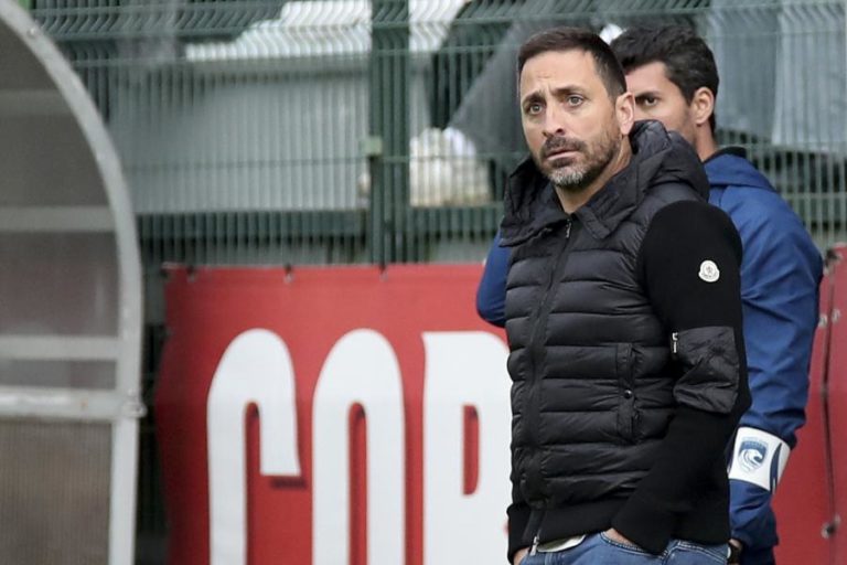 Treinador confia que trabalho do Santa Clara vai começar a ser “traduzido em pontos”